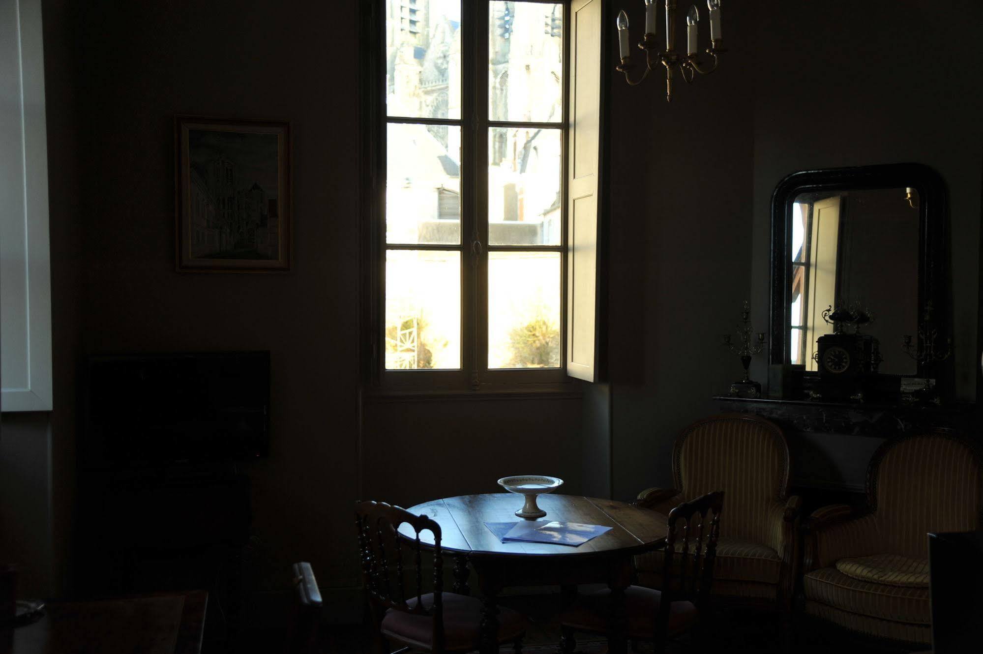 L'hotel De Panette, Un Exceptionnel Chateau En Coeur De Bourges